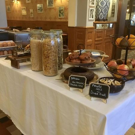Logis Hotel De France La Chartre-sur-le-Loir Екстер'єр фото