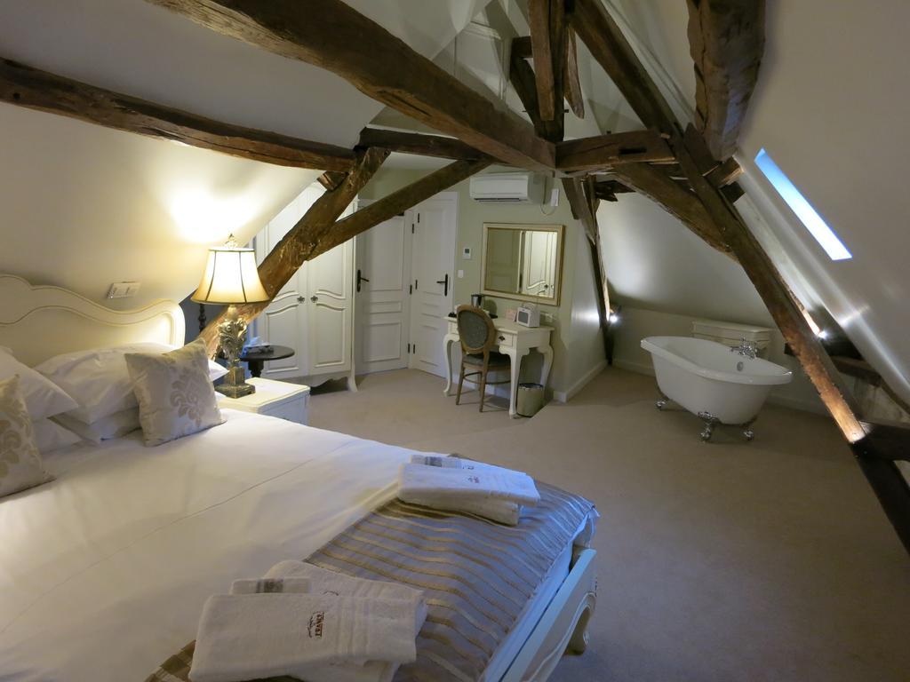 Logis Hotel De France La Chartre-sur-le-Loir Екстер'єр фото