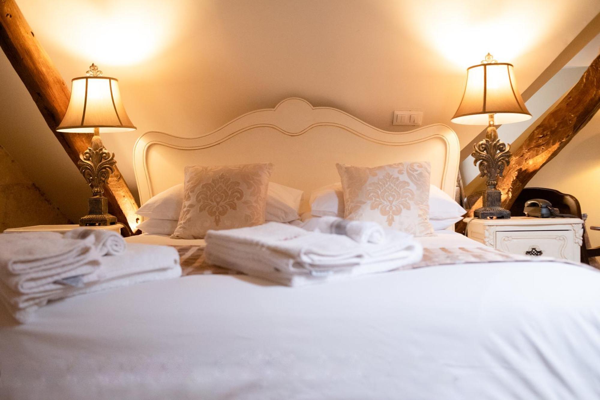 Logis Hotel De France La Chartre-sur-le-Loir Екстер'єр фото