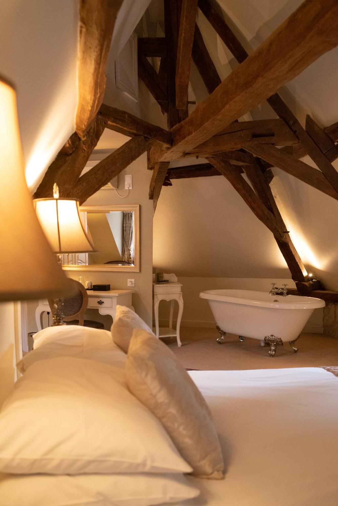 Logis Hotel De France La Chartre-sur-le-Loir Екстер'єр фото