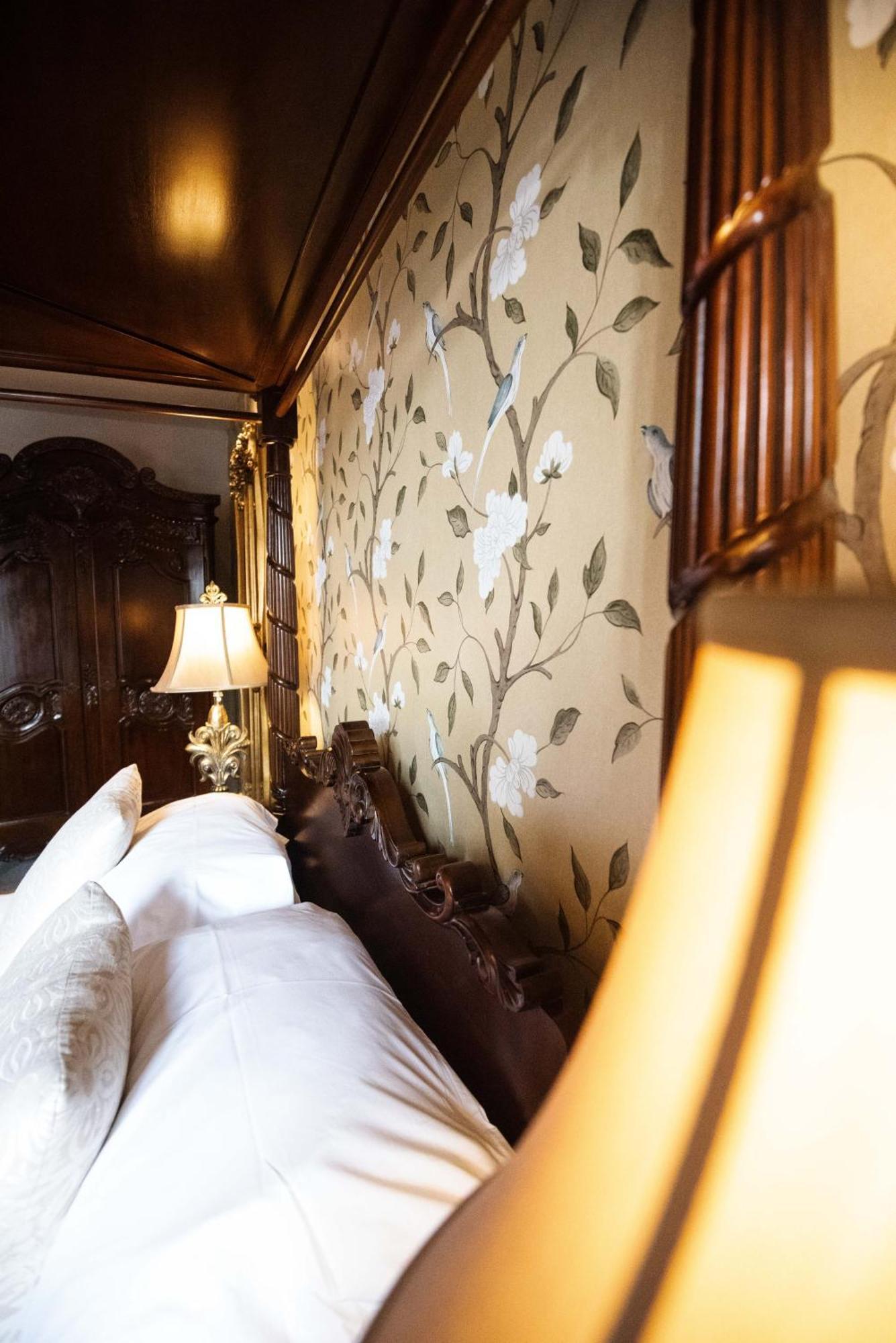 Logis Hotel De France La Chartre-sur-le-Loir Екстер'єр фото