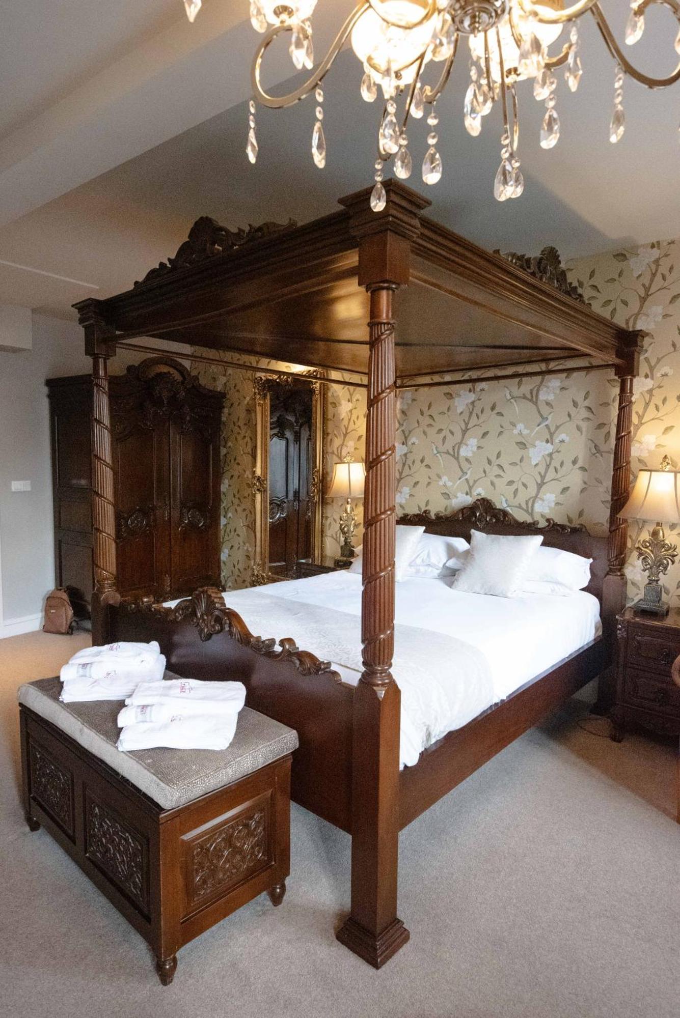 Logis Hotel De France La Chartre-sur-le-Loir Екстер'єр фото
