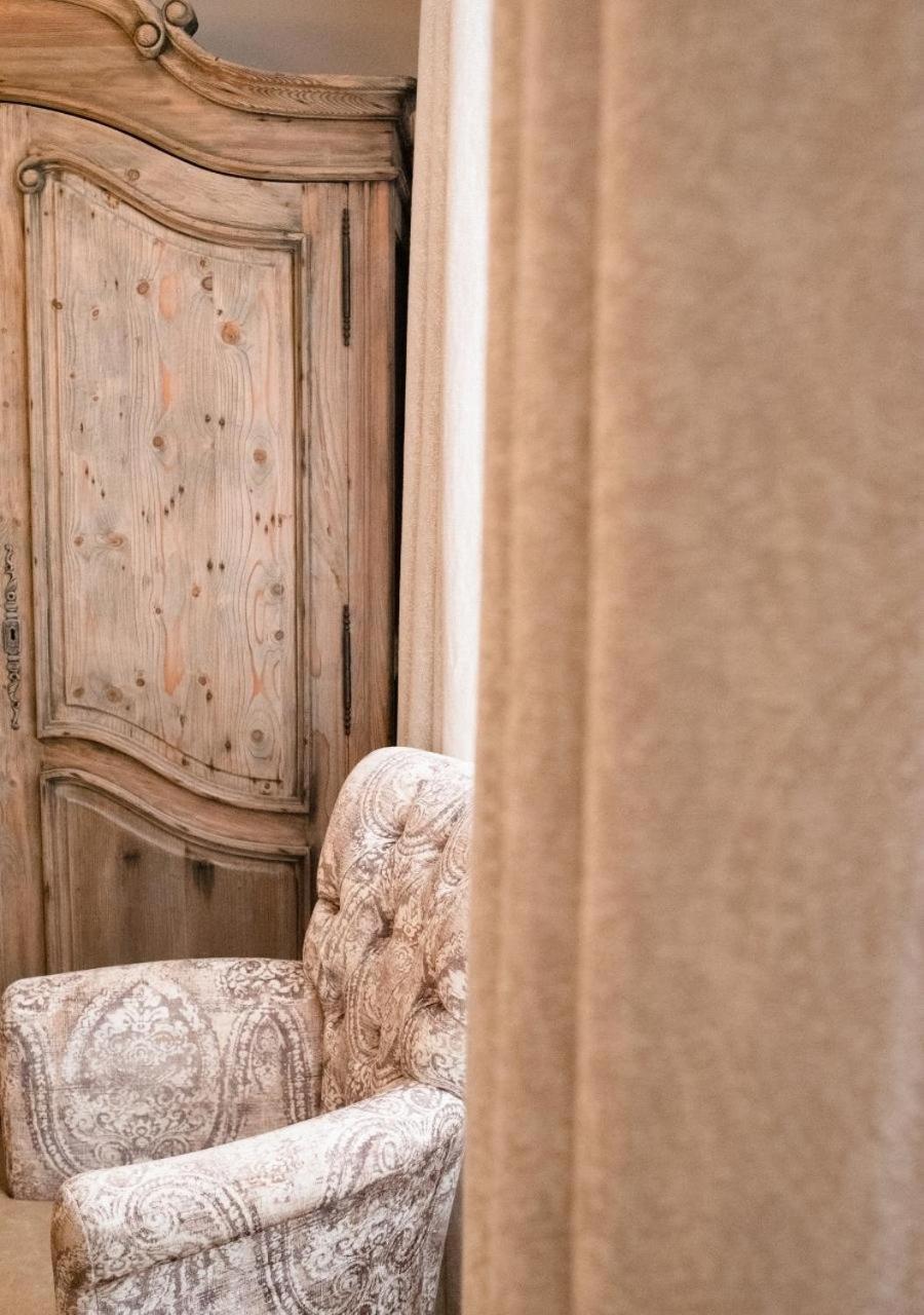 Logis Hotel De France La Chartre-sur-le-Loir Екстер'єр фото