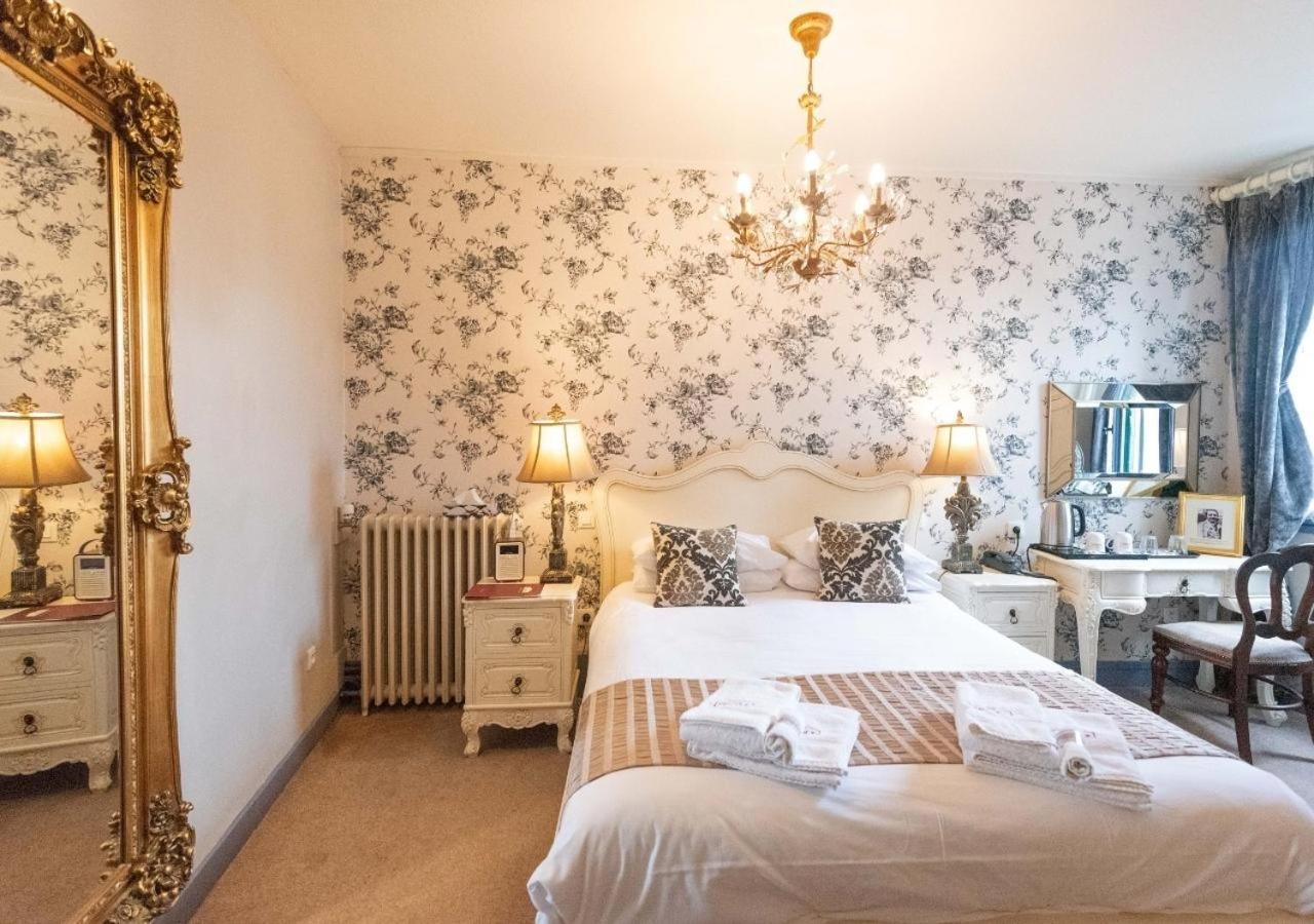 Logis Hotel De France La Chartre-sur-le-Loir Екстер'єр фото