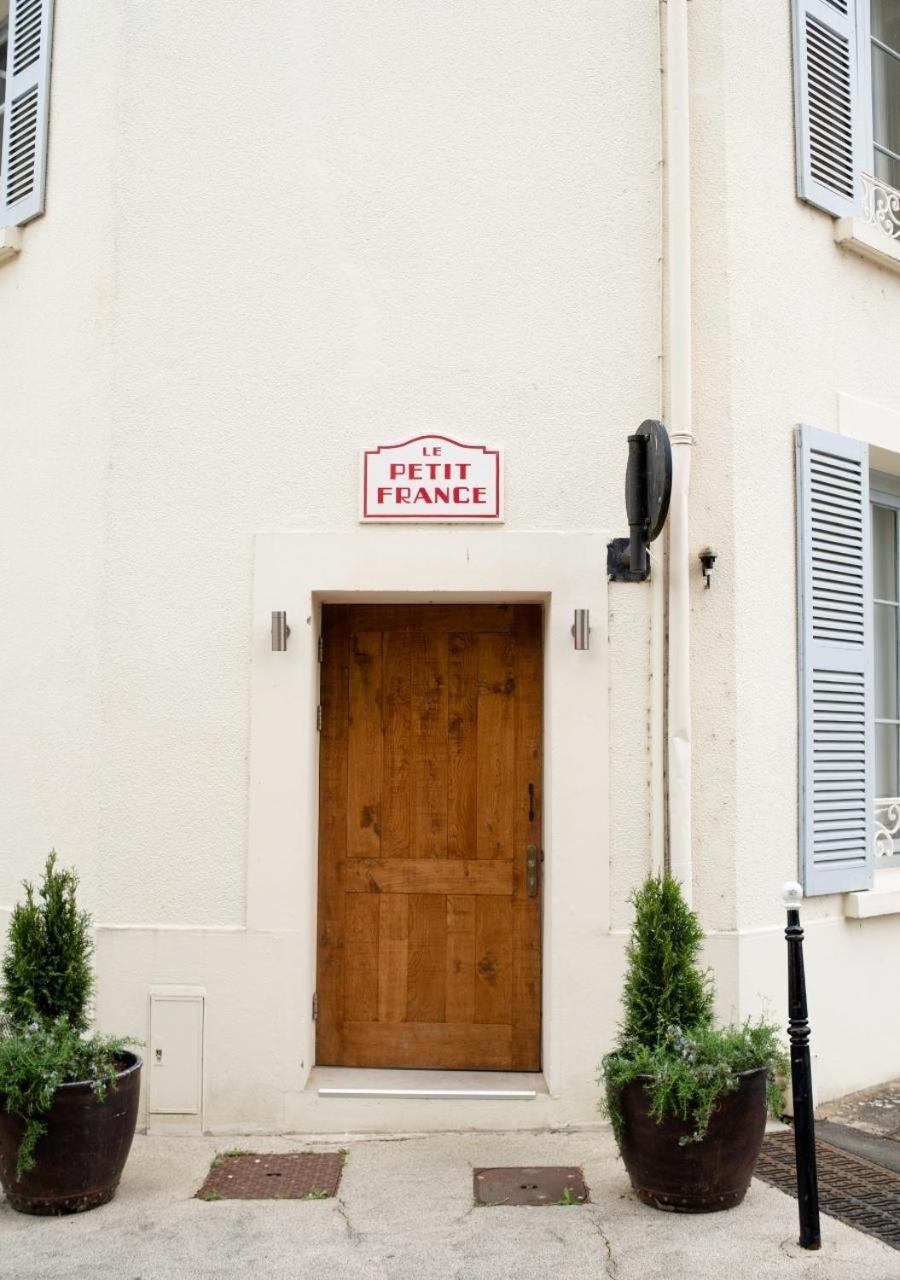 Logis Hotel De France La Chartre-sur-le-Loir Екстер'єр фото