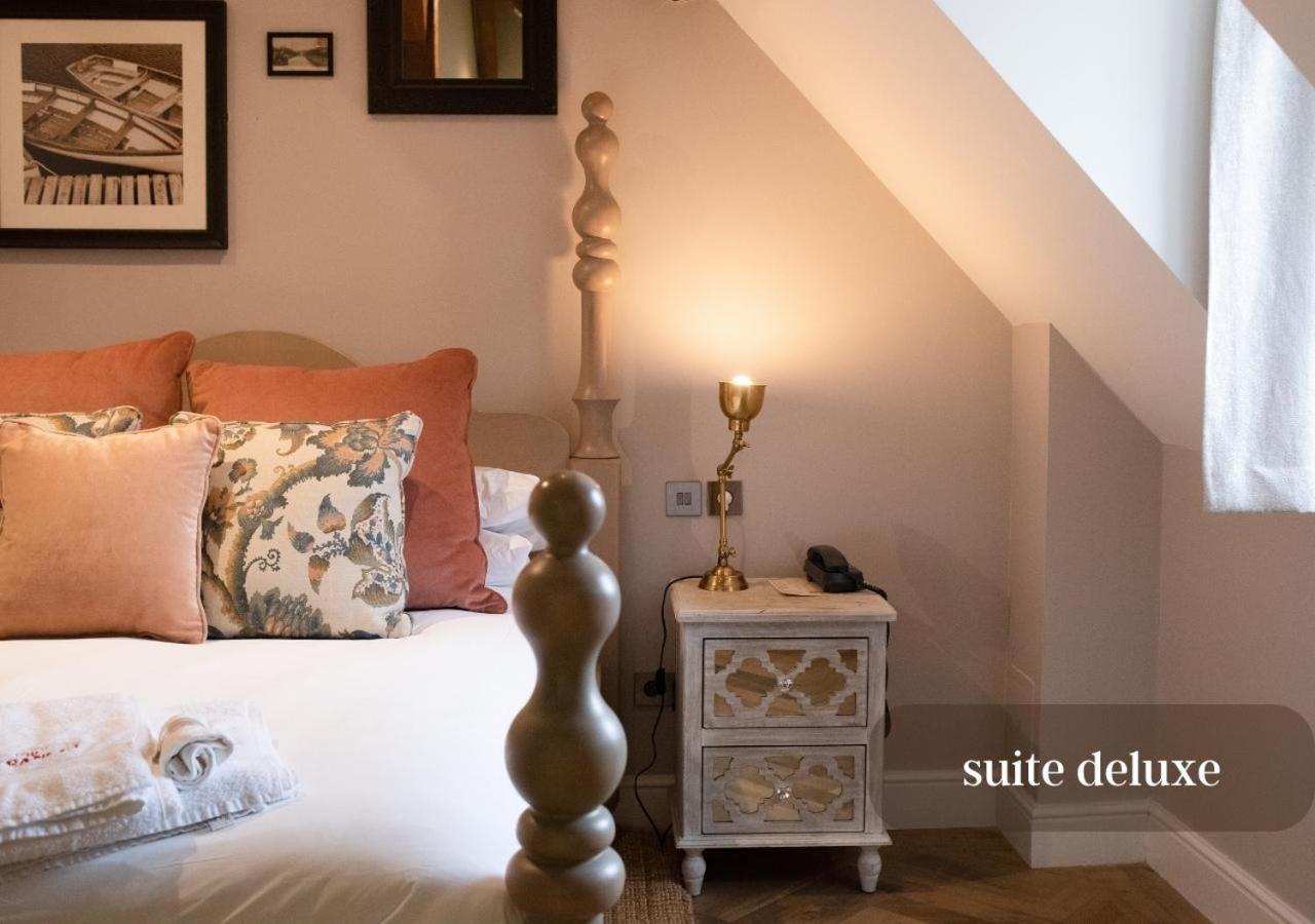 Logis Hotel De France La Chartre-sur-le-Loir Екстер'єр фото