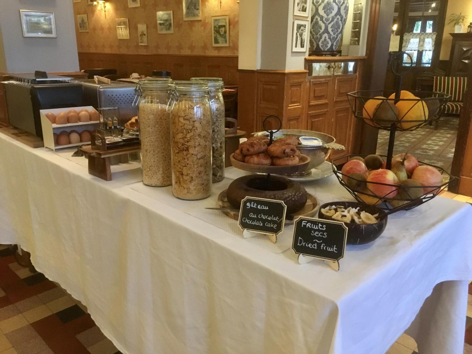 Logis Hotel De France La Chartre-sur-le-Loir Екстер'єр фото