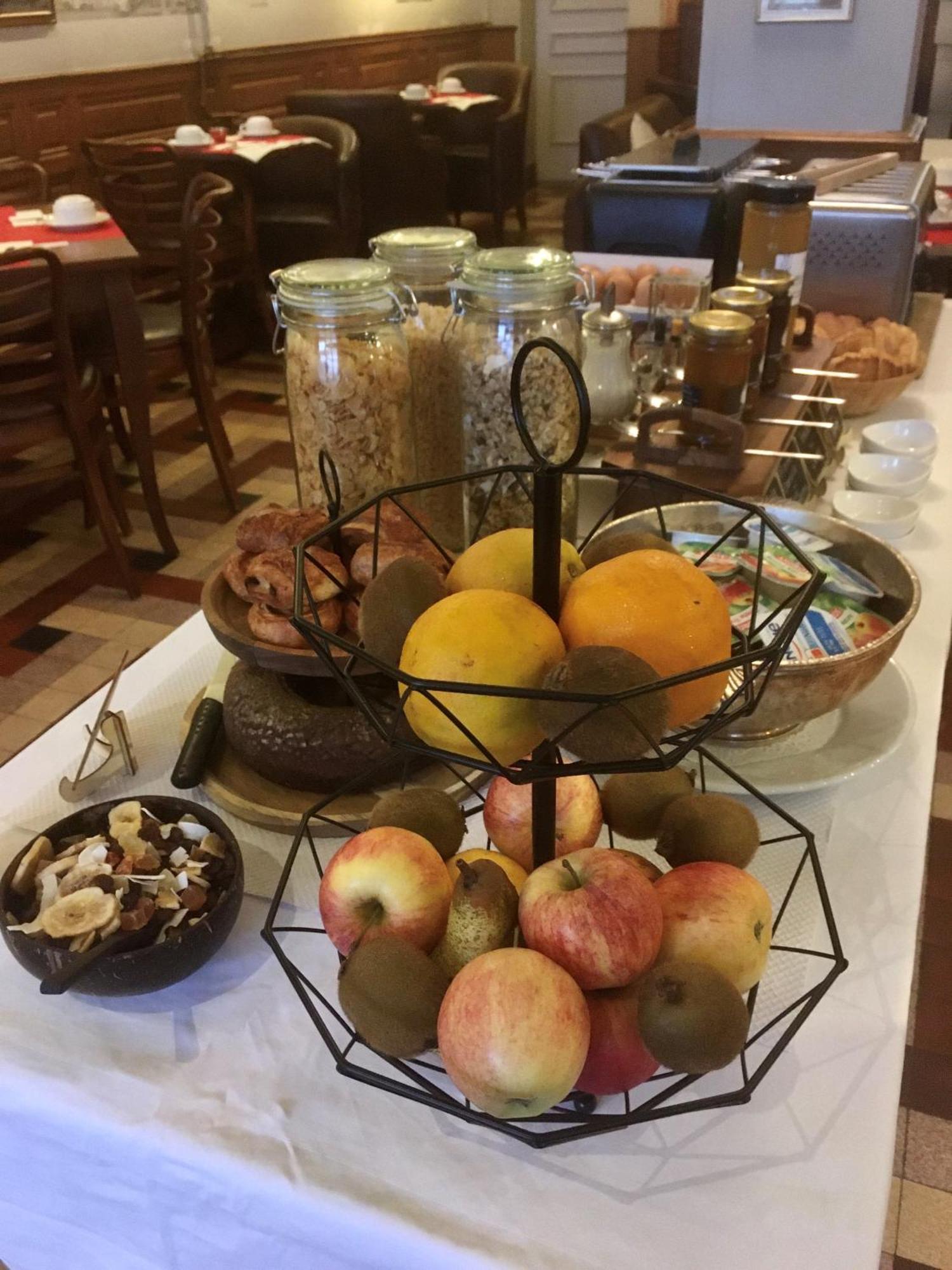 Logis Hotel De France La Chartre-sur-le-Loir Екстер'єр фото