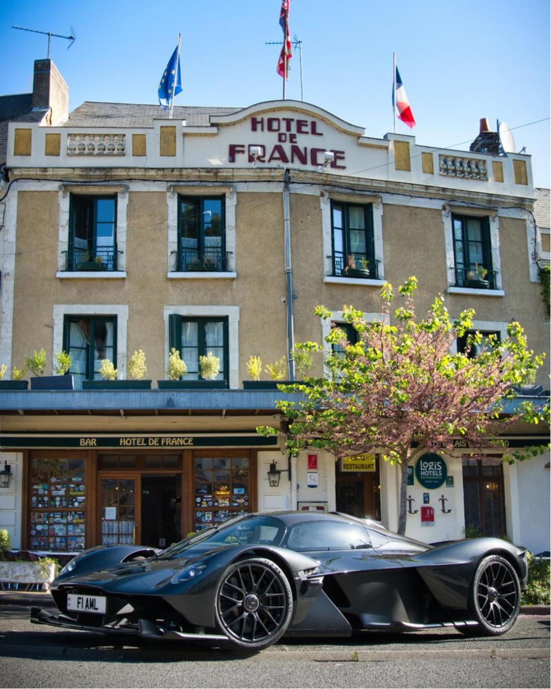Logis Hotel De France La Chartre-sur-le-Loir Екстер'єр фото