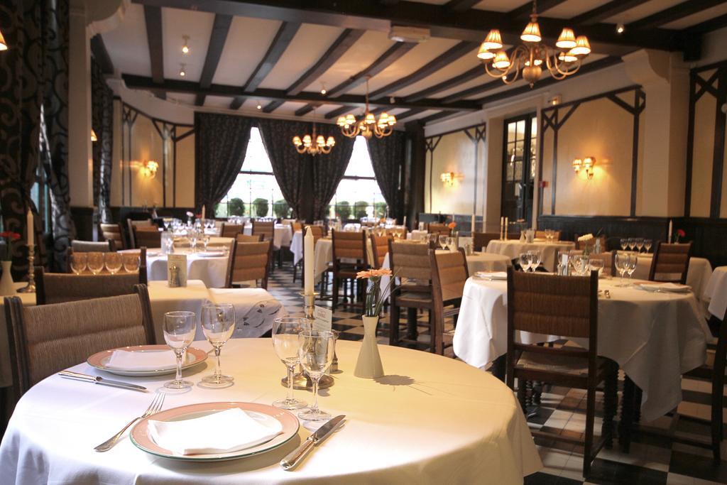 Logis Hotel De France La Chartre-sur-le-Loir Екстер'єр фото