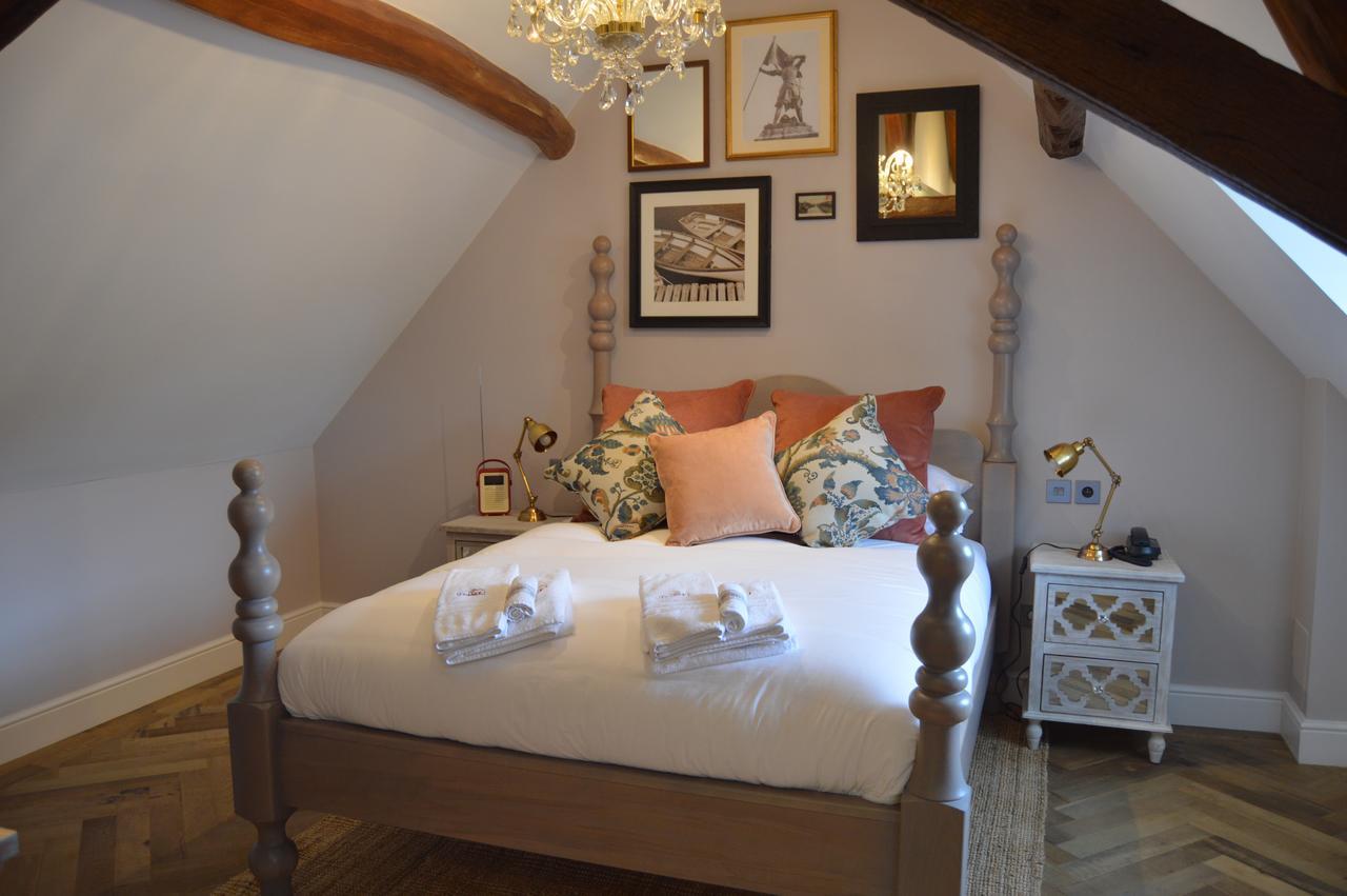 Logis Hotel De France La Chartre-sur-le-Loir Екстер'єр фото