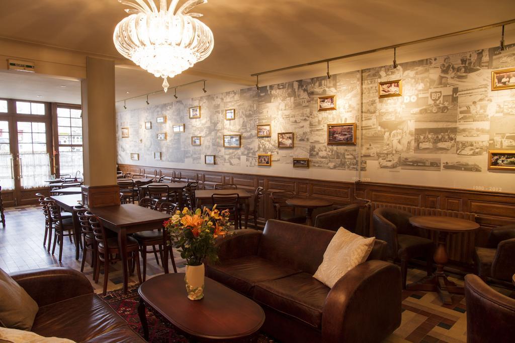 Logis Hotel De France La Chartre-sur-le-Loir Екстер'єр фото
