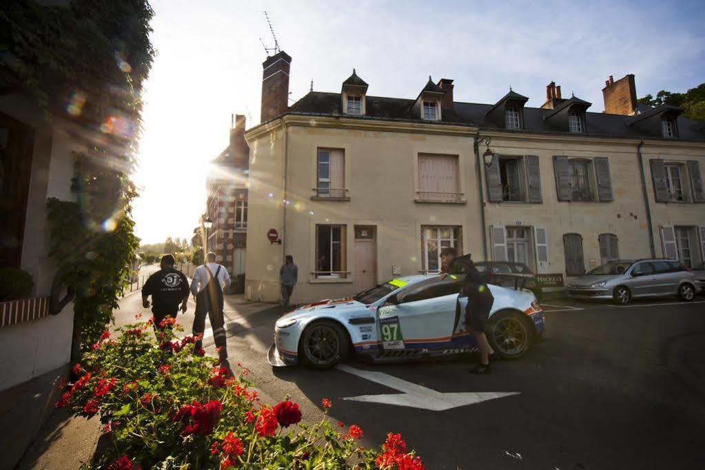 Logis Hotel De France La Chartre-sur-le-Loir Екстер'єр фото