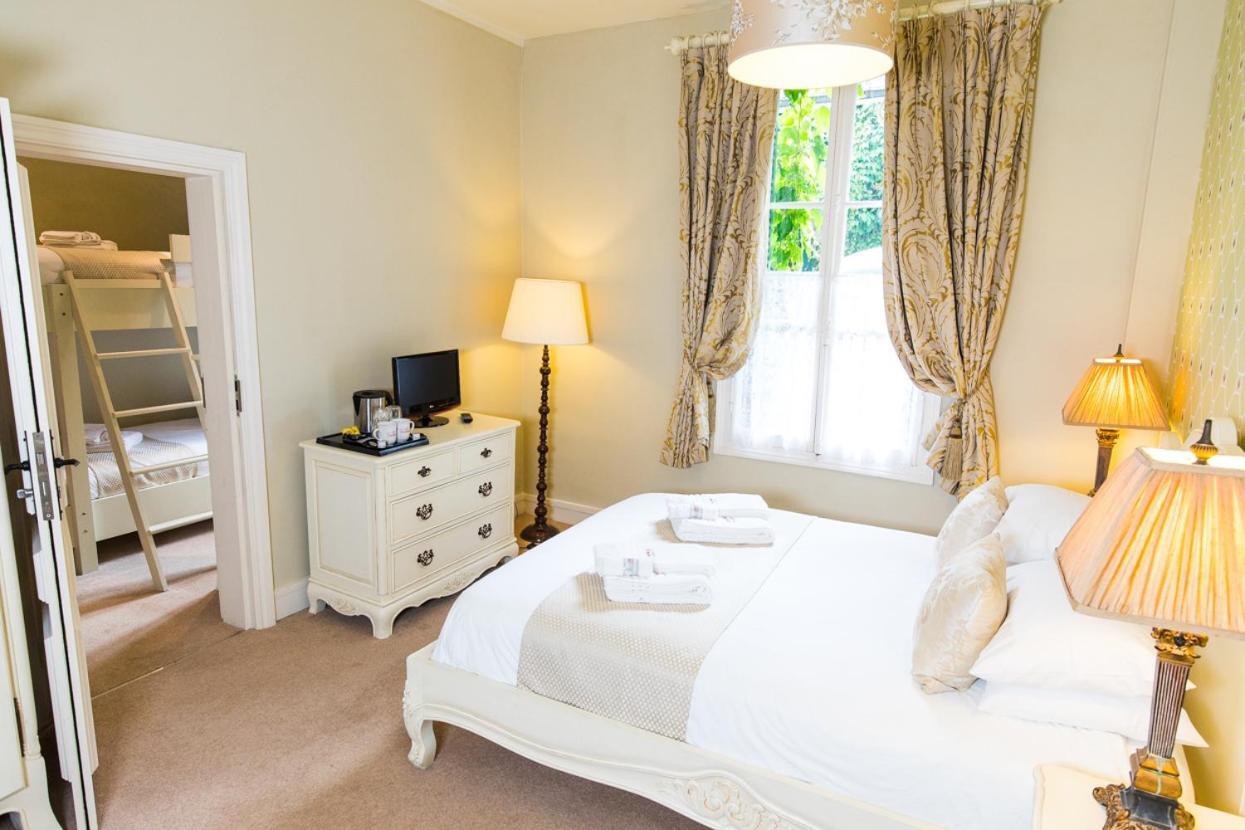 Logis Hotel De France La Chartre-sur-le-Loir Екстер'єр фото